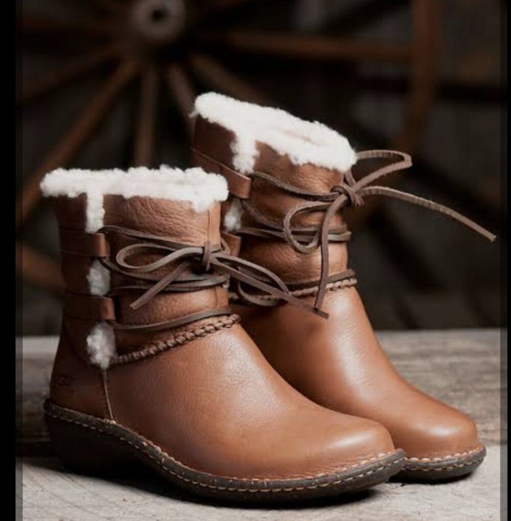 UGG Australia Tan Sheepskin Caspia Leather Boots Size 10 Weatherproof Outdoors